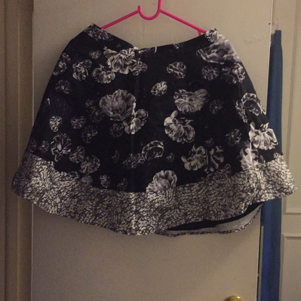 Beautiful flared out skirt. Perfect condition